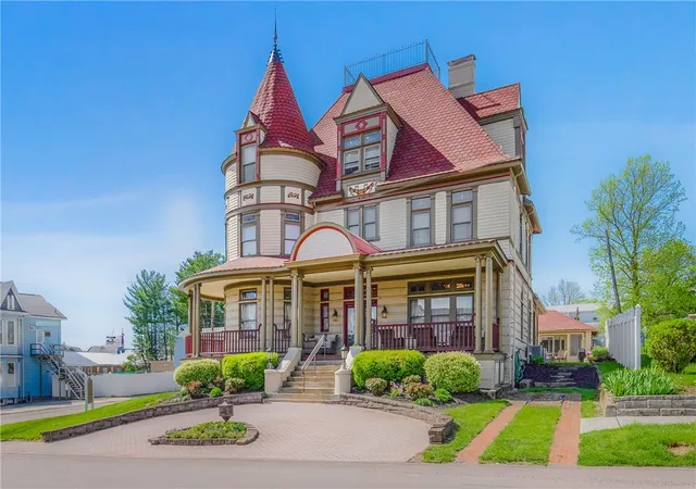 Photo 3 of Single family home for sale at 301 Meyers Ave, Meyersdale, PA 15552 | MLS# 1752542 | Listing updated on 2026-09-01