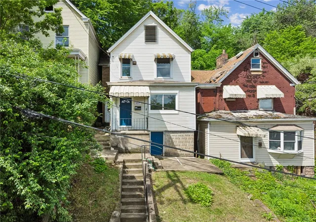 Photo 1 of Single family home for sale at 407 Alexander St, Mc Kees Rocks, PA 15136 | MLS# 1752293 | Listing updated on 2026-09-08
