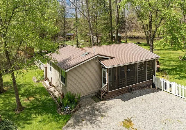 Photo 3 of Single family home for sale at 2771 River Dr, Jamestown, PA 16134 | MLS# 1752805 | Listing updated on 2026-09-14