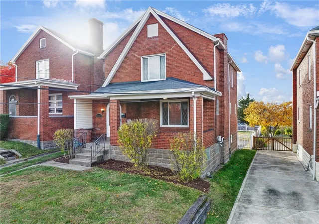 Photo 3 of Single family home for sale at 4314 Winterburn, Greenfield, PA 15207 | MLS# 1752831 | Listing updated on 2026-09-12