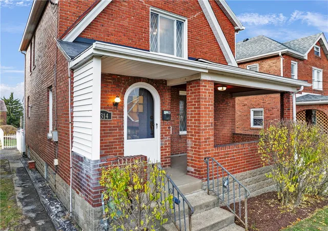 Photo 3 of Single family home for sale at 4314 Winterburn, Greenfield, PA 15207 | MLS# 1752831 | Listing updated on 2026-10-01