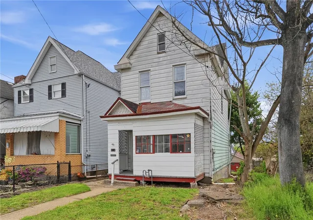 Photo 3 of Single family home for sale at 2402 Grandview Ave, Mc Keesport, PA 15132 | MLS# 1752548 | Listing updated on 2026-10-13