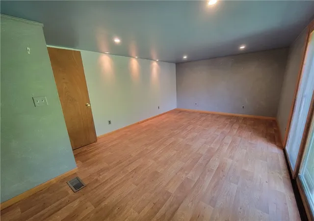 Photo 3 of Manufactured home for sale at 4109 3rd Street, Aliquippa, PA 15001 | MLS# 1753167 | Listing updated on 2026-09-03