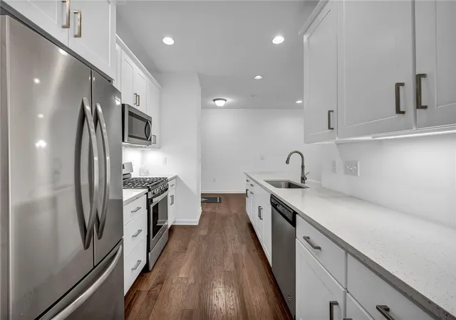 Listing Photo 4 - Condo for sale in building located at 2013 Cool Springs Dr, Pittsburgh, PA 15234