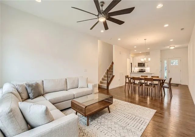 Listing Photo 5 - Condo for sale in building located at 2013 Cool Springs Dr, Pittsburgh, PA 15234