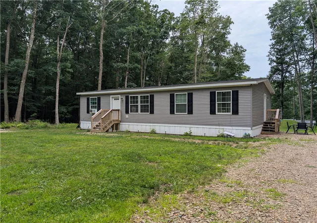Photo 1 of Manufactured home for sale at 135 Mason St, Richland Twp, PA 16374 | MLS# 1753871 | Listing updated on 2026-09-13