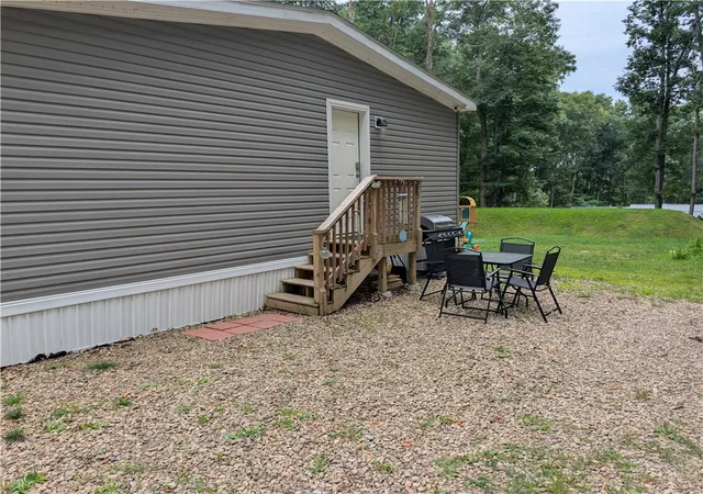 Photo 2 of Manufactured home for sale at 135 Mason St, Richland Twp, PA 16374 | MLS# 1753871 | Listing updated on 2026-09-13