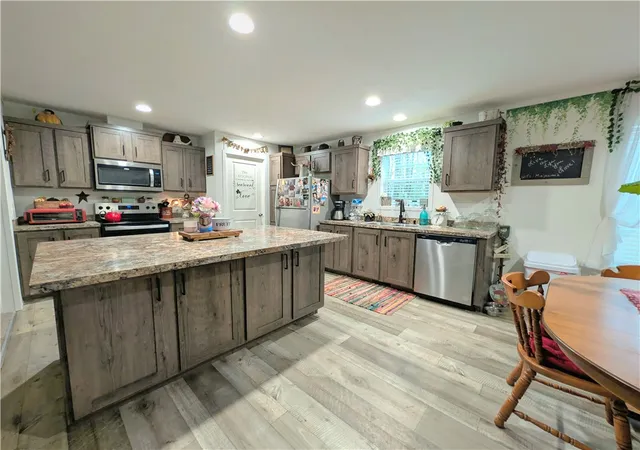 Photo 4 of Manufactured home for sale at 135 Mason St, Richland Twp, PA 16374 | MLS# 1753871 | Listing updated on 2026-09-13