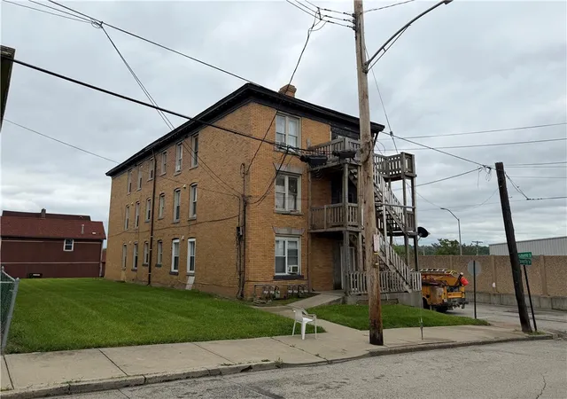 Listing Photo 2 - Condo for sale in building located at 7500 Ellesmere St, Pittsburgh, PA 15218