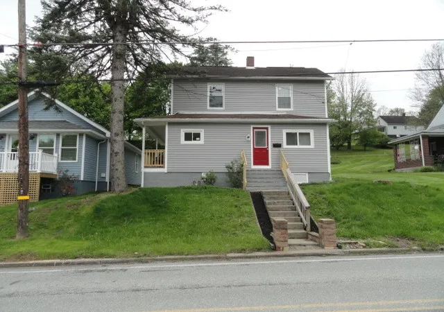 Photo 2 of Single family home for sale at 129 Whitestown Rd, Twp Of But Se, PA 16045 | MLS# 1754037 | Listing updated on 2026-10-21