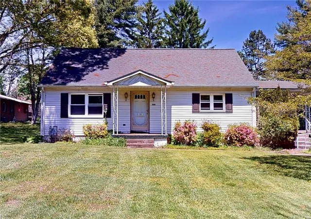 Photo 1 of Single family home for sale at 140 Evergreen Dr, Aliquippa, PA 15001 | MLS# 1754081 | Listing updated on 2026-09-10
