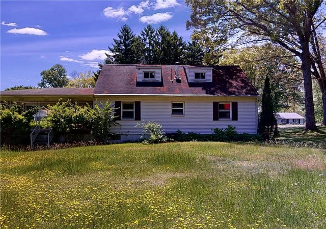 Photo 2 of Single family home for sale at 140 Evergreen Dr, Aliquippa, PA 15001 | MLS# 1754081 | Listing updated on 2026-09-10