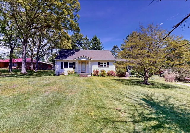 Photo 3 of Single family home for sale at 140 Evergreen Dr, Aliquippa, PA 15001 | MLS# 1754081 | Listing updated on 2026-09-10