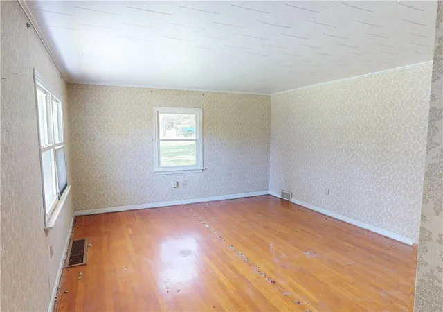 Photo 4 of Single family home for sale at 140 Evergreen Dr, Aliquippa, PA 15001 | MLS# 1754081 | Listing updated on 2026-09-10