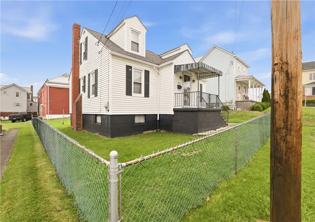 Photo 3 of Sale Pending at 214 S Sycamore St, Mt Pleasant Boro, PA 15666 | MLS# 1754271 | Listing updated on 2026-09-10