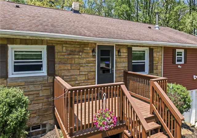 Photo 2 of Single family home for sale at 471 Sharon Bedford Rd, West Middlesex, PA 16159 | MLS# 1754469 | Listing updated on 2026-09-13