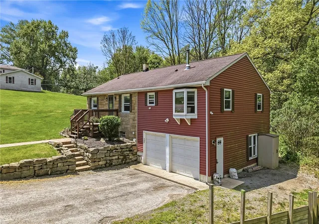 Photo 3 of Single family home for sale at 471 Sharon Bedford Rd, West Middlesex, PA 16159 | MLS# 1754469 | Listing updated on 2026-09-13
