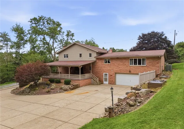 Photo 4 of Single family home for sale at 125 Crane Dr, North Buffalo Twp, PA 16201 | MLS# 1754339 | Listing updated on 2026-09-08