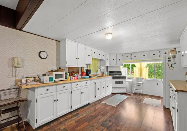 Photo 2 of Sale Pending at 380 Upper Oliver 3, Uniontown, PA 15401 | MLS# 1754819 | Listing updated on 2026-09-06