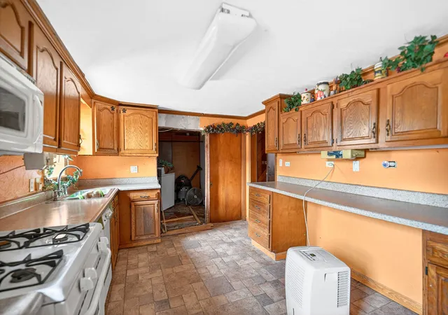 Photo 3 of Sale Pending at 571 Main St, North Huntingdon, PA 15642 | MLS# 1754921 | Listing updated on 2026-09-09