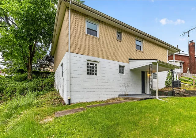 Photo 4 of Sale Pending at 921 Lincoln Way, Mc Keesport, PA 15132 | MLS# 1752713 | Listing updated on 2026-10-05