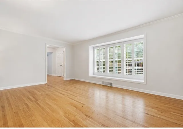 Photo 4 of Single family home for sale at 118 Crofton Dr, O'hara, PA 15238 | MLS# 1755205 | Listing updated on 2026-09-14