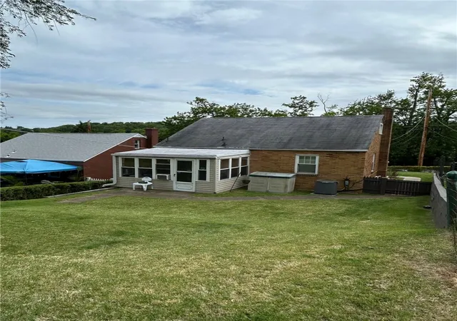 Photo 3 of Single family home for sale at 3019 Leola Ave, Brentwood, PA 15227 | MLS# 1755315 | Listing updated on 2026-09-11