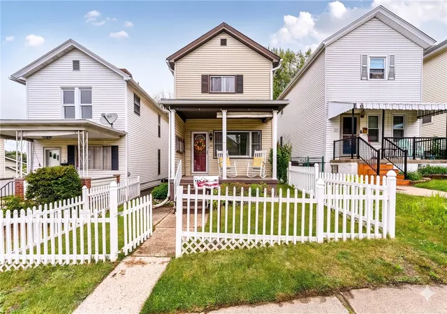 Photo 1 of Single family home for sale at 417 Vine St, Greensburg, PA 15601 | MLS# 1755301 | Listing updated on 2026-10-04