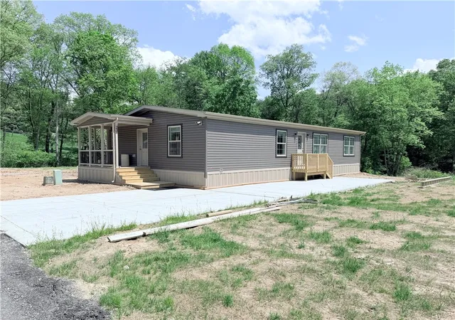 Photo 3 of Manufactured home for sale at 238 Sunny Hl Dr, Valencia, PA 16059 | MLS# 1755317 | Listing updated on 2026-09-03