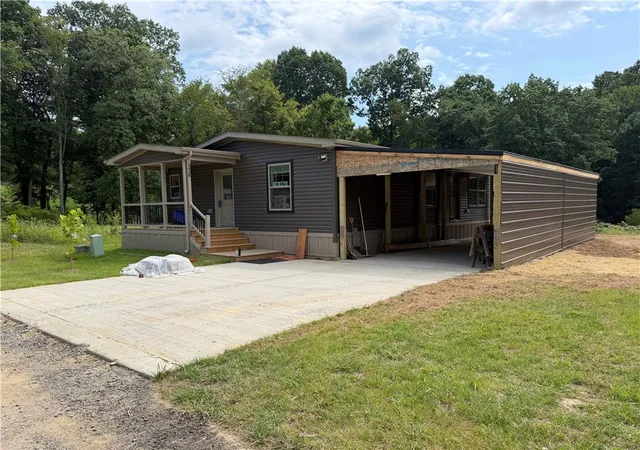 Photo 4 of Manufactured home for sale at 238 Sunny Hl Dr, Valencia, PA 16059 | MLS# 1755317 | Listing updated on 2026-09-03
