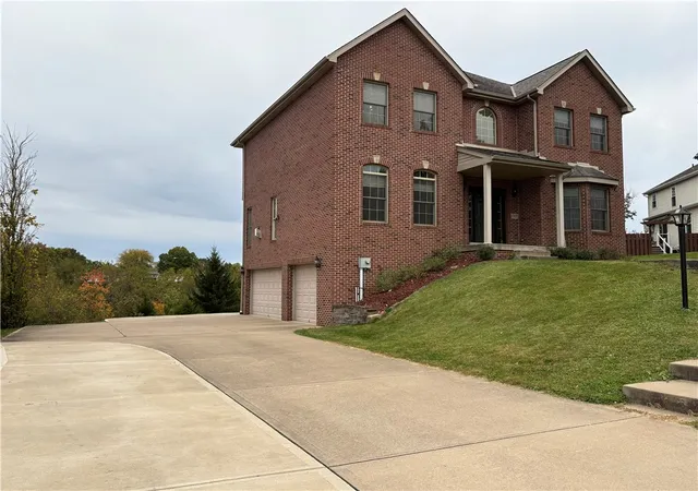 Photo 3 of Single family home for sale at 137 Robinson Dr, Pittsburgh, PA 15236 | MLS# 1755272 | Listing updated on 2026-10-19