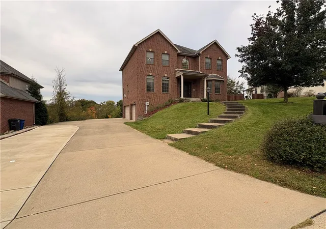 Photo 4 of Single family home for sale at 137 Robinson Dr, Pittsburgh, PA 15236 | MLS# 1755272 | Listing updated on 2026-10-19