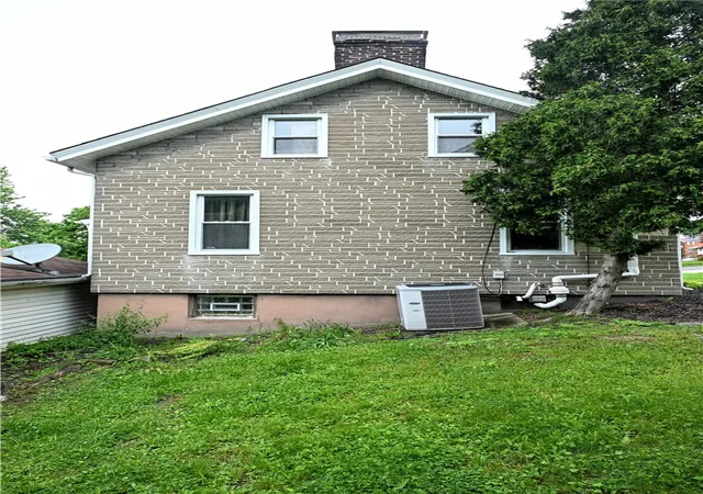 Photo 3 of Single family home for sale at 1058 Greentree Rd, Green Tree, PA 15220 | MLS# 1755361 | Listing updated on 2026-09-10