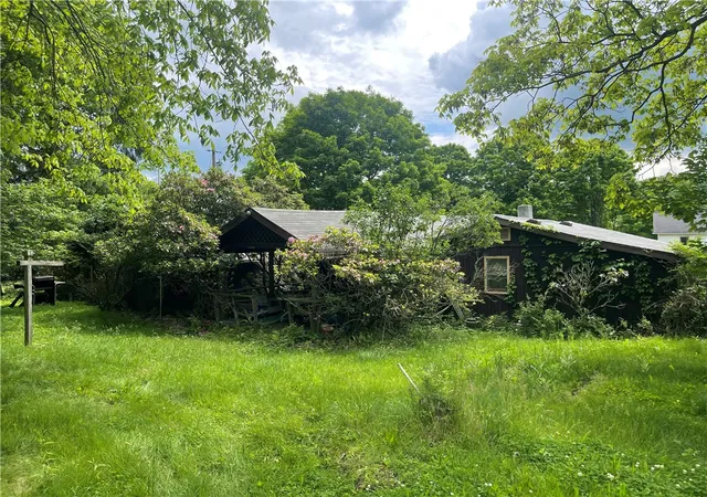Photo 3 of Single family home for sale at 108 Amherst Ln, Ligonier Twp, PA 15658 | MLS# 1755733 | Listing updated on 2026-09-14
