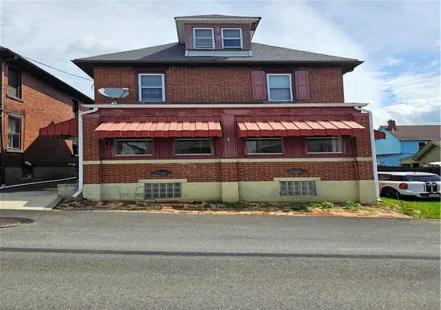 Photo 1 of Single family home for sale at 924 Summit St, Tarentum, PA 15084 | MLS# 1755710 | Listing updated on 2026-09-14