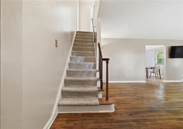 Photo 2 of Single family home for sale at 332 Old Farm Rd, Mt Lebanon, PA 15228 | MLS# 1754287 | Listing updated on 2026-09-14