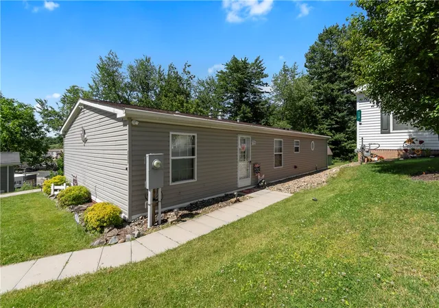 Photo 1 of Manufactured home for sale at 111 Pembrooke Dr, Salem Twp, PA 15626 | MLS# 1755749 | Listing updated on 2026-09-13