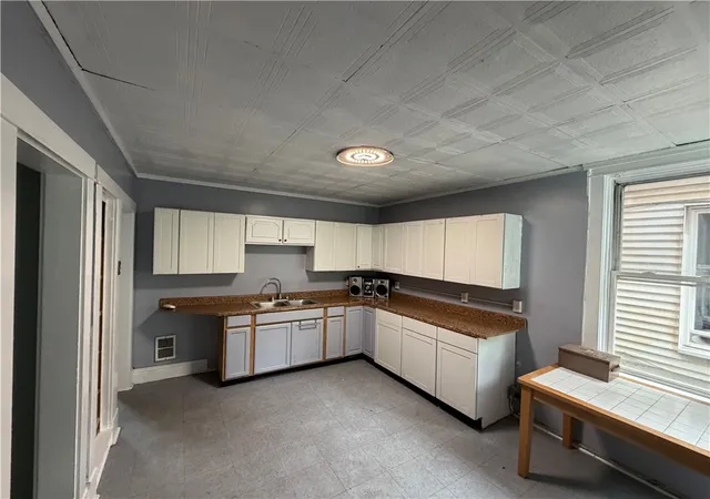 Photo 3 of Single family home for sale at 537 Thompson, Donora, PA 15033 | MLS# 1756875 | Listing updated on 2026-09-14