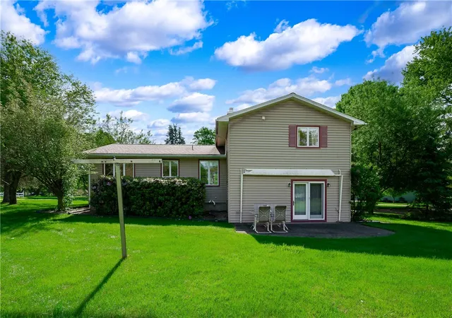 Photo 3 of Single family home for sale at 23 Kimberly Dr, Liberty Twp, PA 16127 | MLS# 1756863 | Listing updated on 2026-10-06
