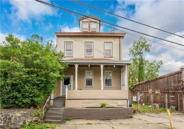 Photo 2 of Single family home for sale at 3115 Shadeland Ave, Marshall Shadeland, PA 15212 | MLS# 1755848 | Listing updated on 2026-09-28