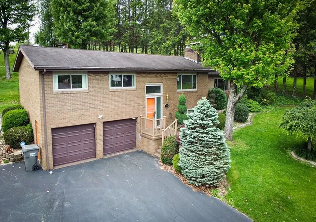 Photo 1 of Single family home for sale at 102 Lyn Dale Dr, Center Twp, PA 16001 | MLS# 1757014 | Listing updated on 2026-10-04