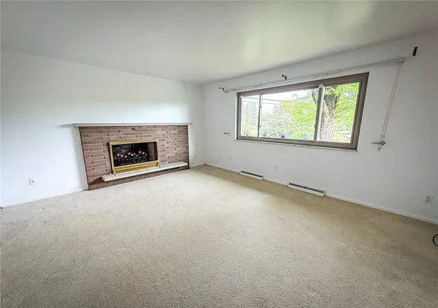 Photo 2 of Single family home for sale at 102 Lyn Dale Dr, Center Twp, PA 16001 | MLS# 1757014 | Listing updated on 2026-10-04