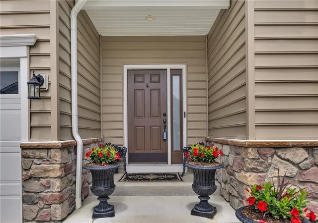 Photo 3 of Sale Pending at 303 Jefferson Ln, Cranberry Twp, PA 16066 | MLS# 1755162 | Listing updated on 2026-10-02