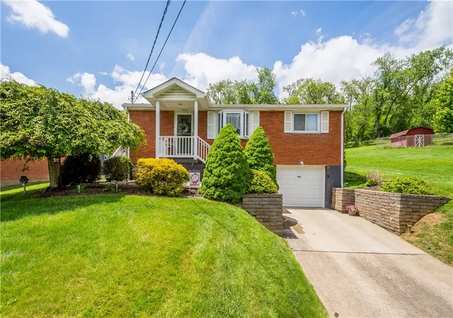 Photo 1 of Single family home for sale at 942 Scenery Dr, Elizabeth, PA 15037 | MLS# 1757093 | Listing updated on 2026-09-12