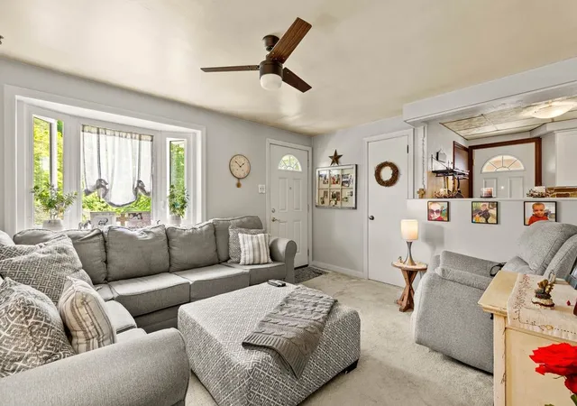 Photo 3 of Single family home for sale at 942 Scenery Dr, Elizabeth, PA 15037 | MLS# 1757093 | Listing updated on 2026-09-12