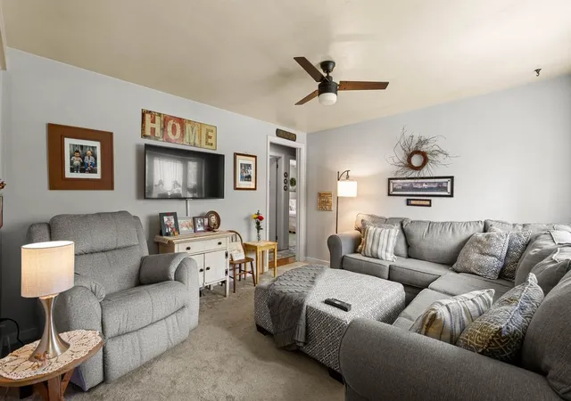 Photo 3 of Single family home for sale at 942 Scenery Dr, Elizabeth, PA 15037 | MLS# 1757093 | Listing updated on 2026-09-12