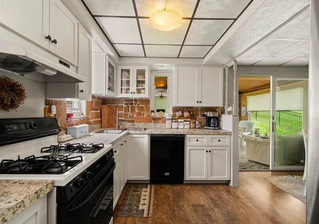 Photo 4 of Single family home for sale at 942 Scenery Dr, Elizabeth, PA 15037 | MLS# 1757093 | Listing updated on 2026-09-12
