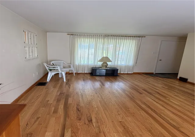 Photo 4 of Single family home for sale at 432 Violet Dr, Lower Burrell, PA 15068 | MLS# 1757076 | Listing updated on 2026-10-05