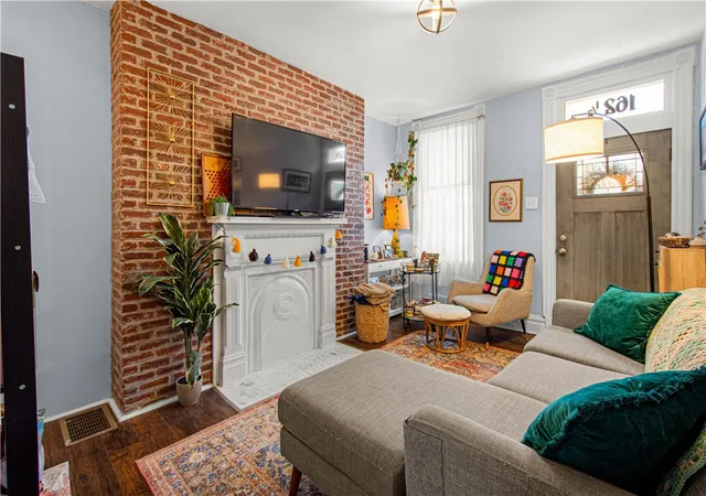 Photo 3 of Single family home for sale at 162 1/2 Locarna Way, Lawrenceville, PA 15201 | MLS# 1757091 | Listing updated on 2026-10-06