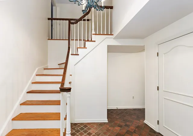 Photo 3 of Single family home for sale at 931 Valleyview, Mt Lebanon, PA 15243 | MLS# 1757036 | Listing updated on 2026-09-08